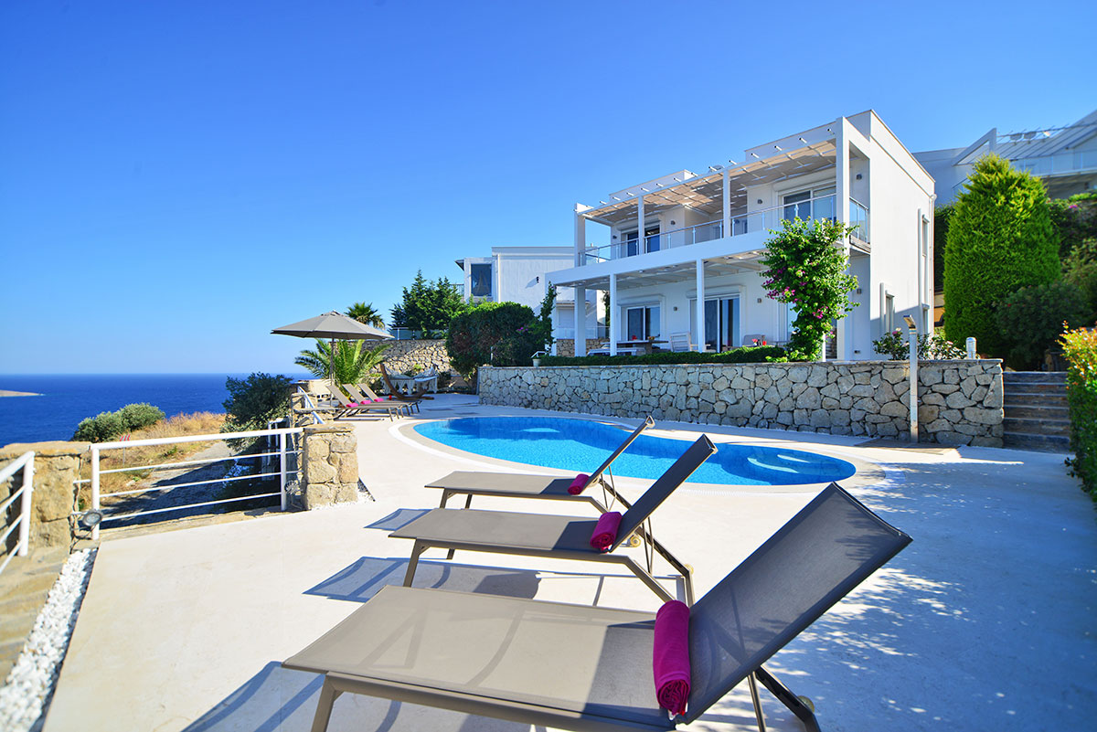 beachfront award winning ocean views presented by expert Realtors and Brokers 
